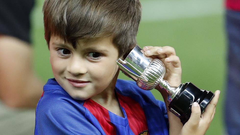 Ce a crescut! Thiago Messi a ajuns deja la inaltimea tatalui sau!